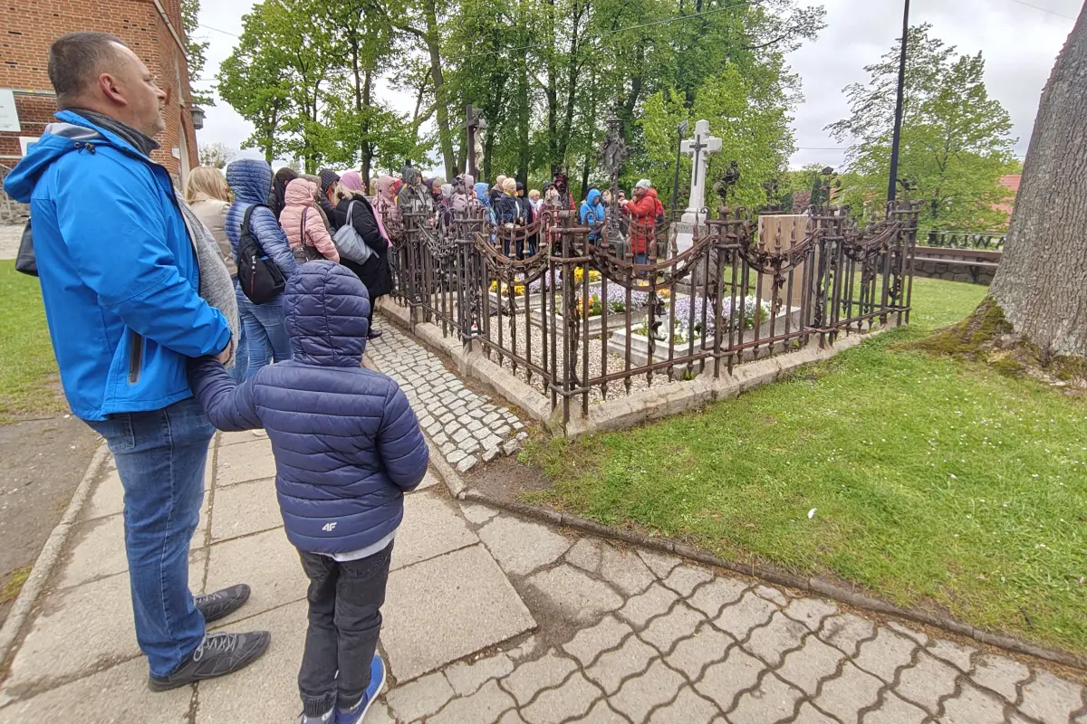 Grób proboszcza ks. Weichsla z czasów objawień