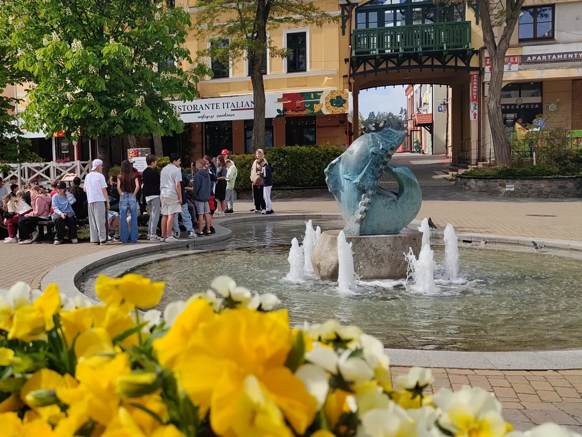 Trasa Express w Mikołajkach — Rynek i fontanna Króla Sielaw