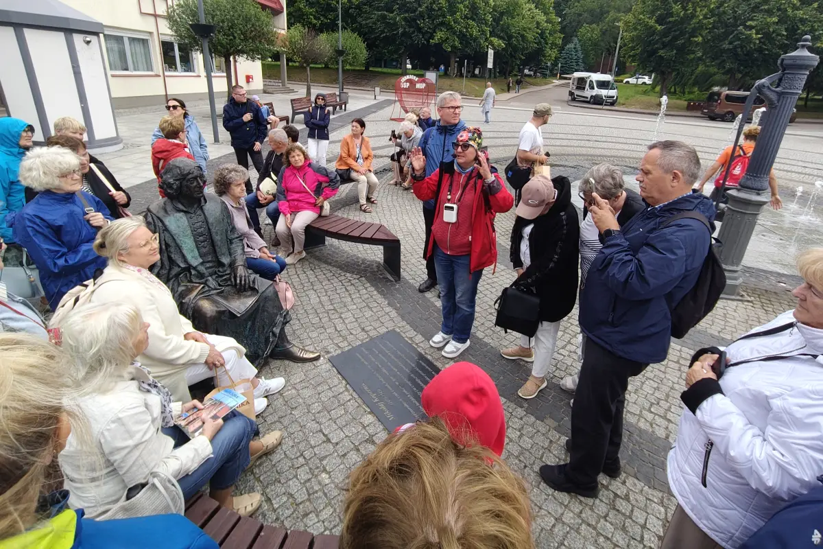 Oprowadzanie po miasteczku we Fromborku przez przewodnika